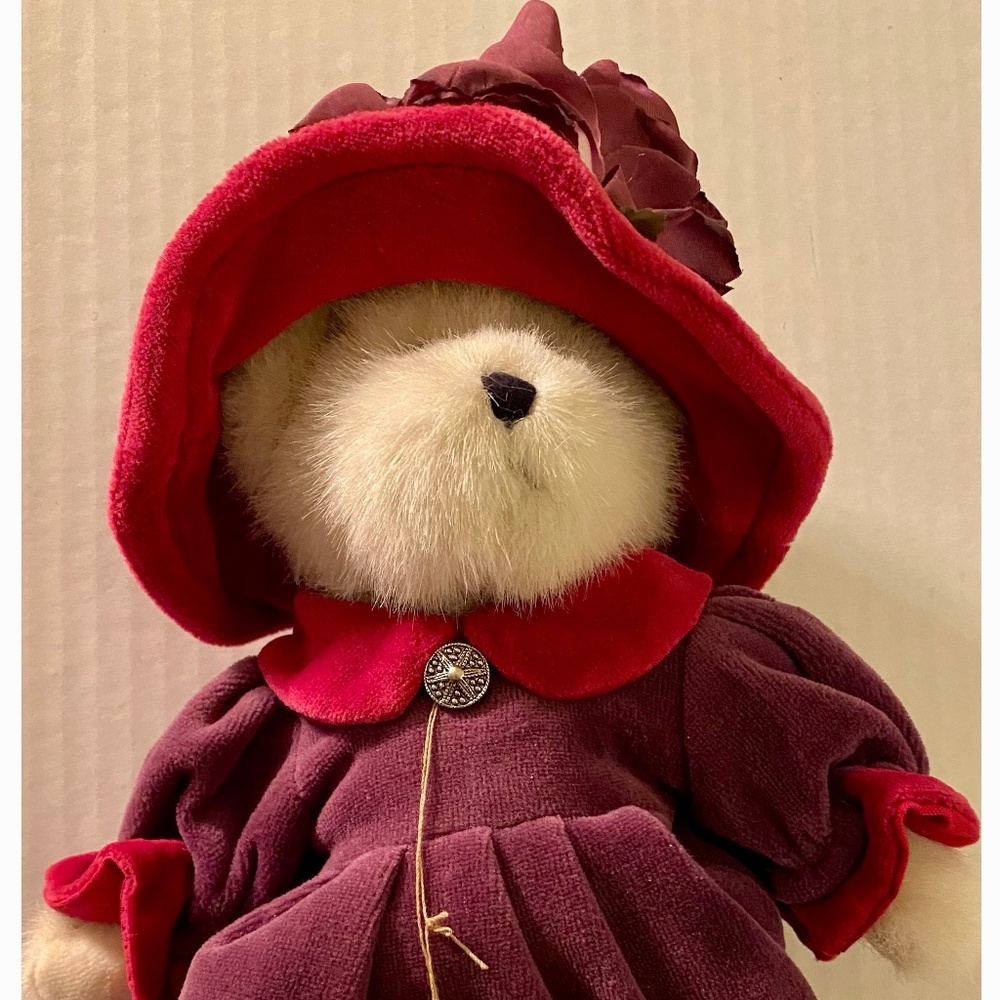 Preowned BOYDS - The Head Bean Collection - "Ms Rouge Chapeau"
